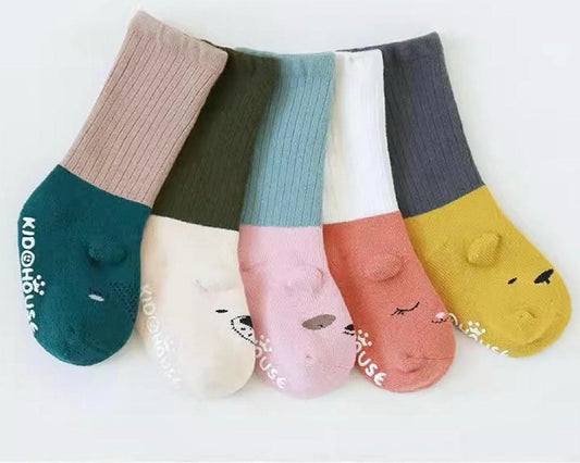 5-pack of cute newborn baby socks with ears by Ashberryco, made from soft combed cotton, designed to keep infants’ feet cozy and stylish for this winter and fall holiday season!