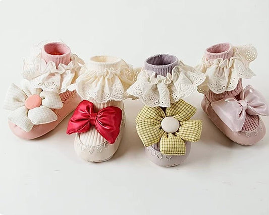 Adorable infant girls non-skid bow socks, featuring a luxurious ribbon bow detail for a holiday party, a baby must-have essential to complete your little girl's outfits! Get your sweet princess' holiday outfits ready and don't let her go barefoot!